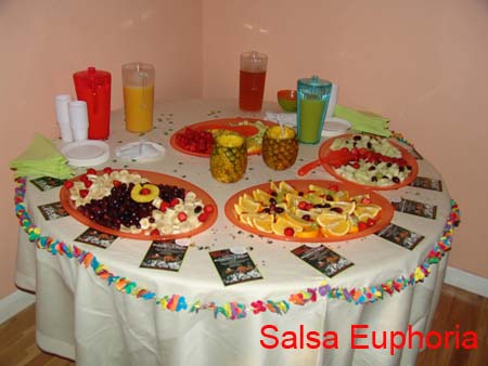 Hawaiian-Fruit-Table